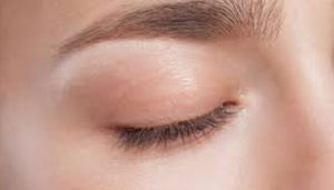 Eye Shadow Primer: Things to Know closed eye with prepped eye lid