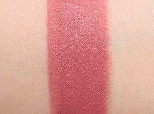 MAC Lipstick Best Seller: Shades & Swatches MAC mehr lipstick swatch