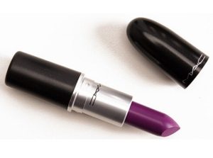 MAC Lipstick Best Seller: Shades & Swatches heroine lipstick by MAC