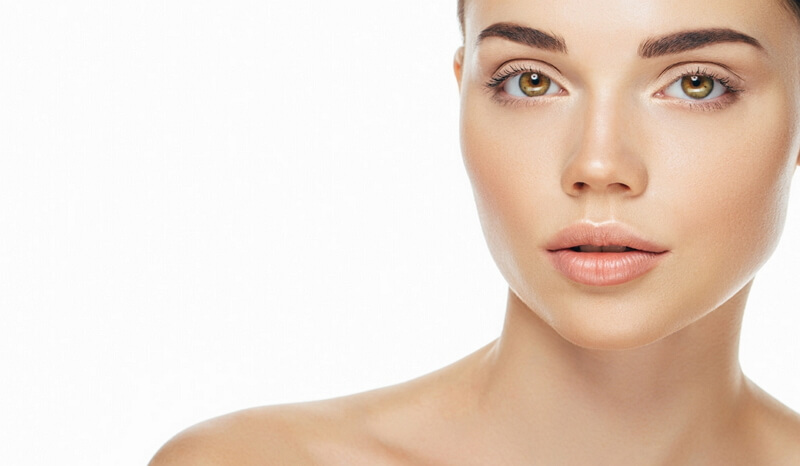 How to apply highlighter drops girl with highlighter on face glowing skin look