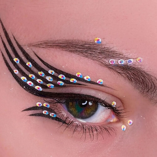 3D eye makeup with graphic elements