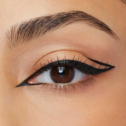 Black bold arrows in eye makeup