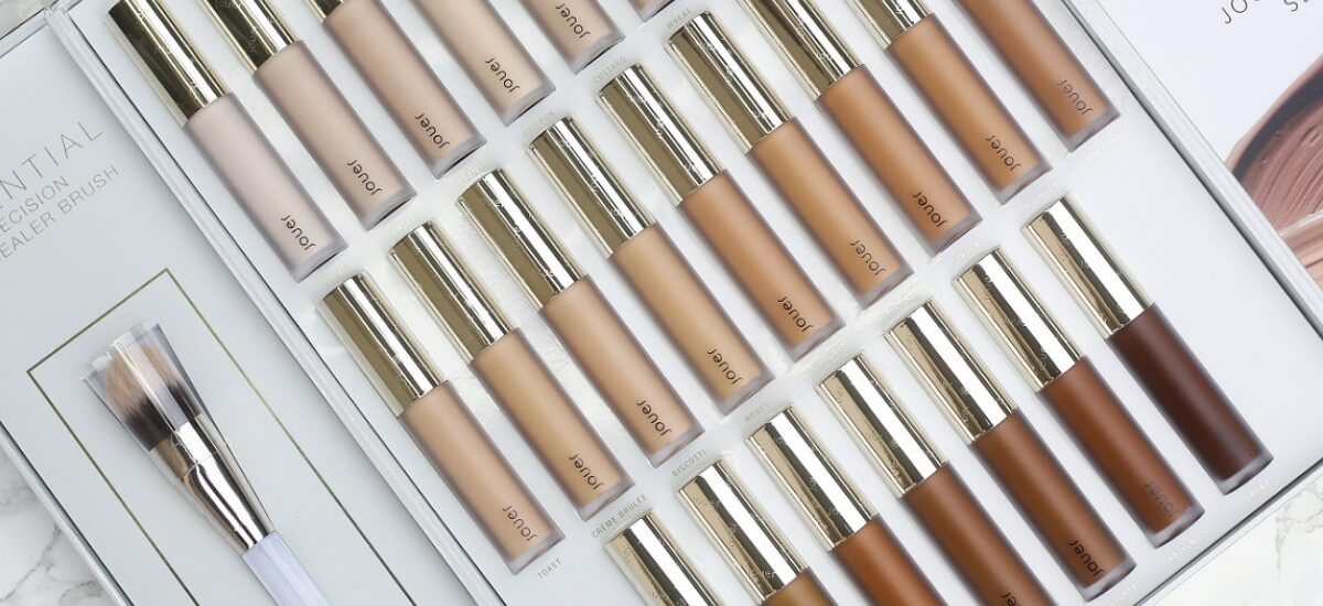 JOUER Essential High Coverage Liquid Concealers - Set with all tones and a blending brush