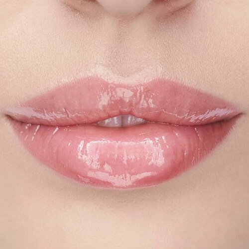 Lips with clear Lip oil applied