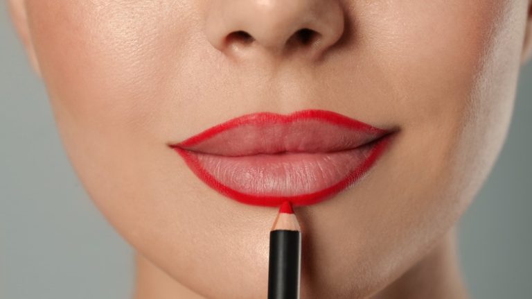 How To Overline Your Lips For A Plumper Look