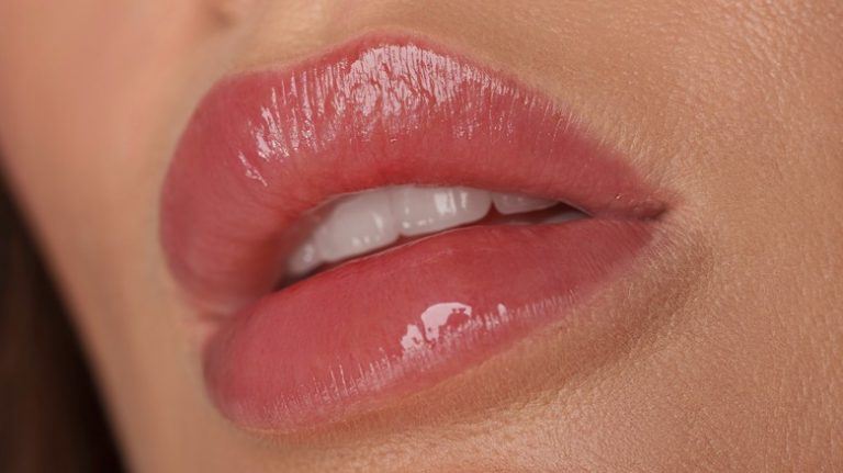 How To Prevent Dry, Flaky Lips