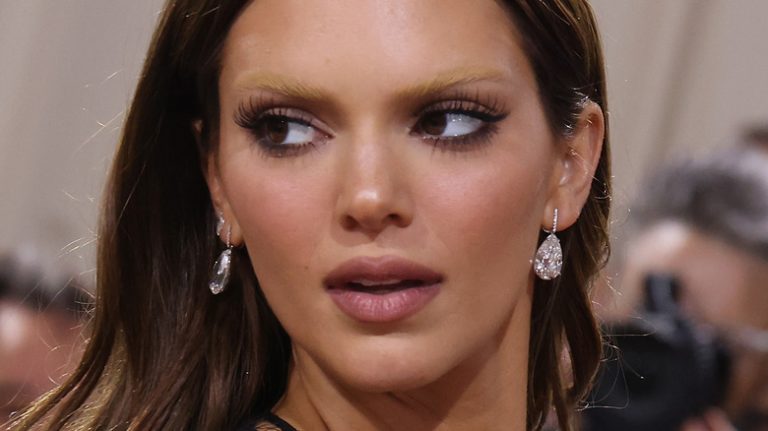 How To Rock The Bleached Brow Trend Without The Bleach