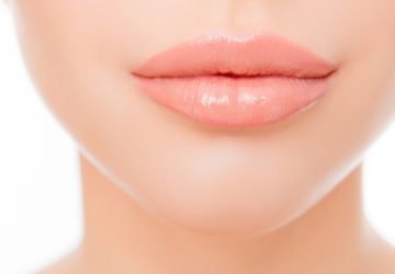 The Underappreciated Magic Of Clear Lip Gloss
