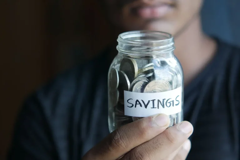 Small Financial Habits Shape Decades of Wealth