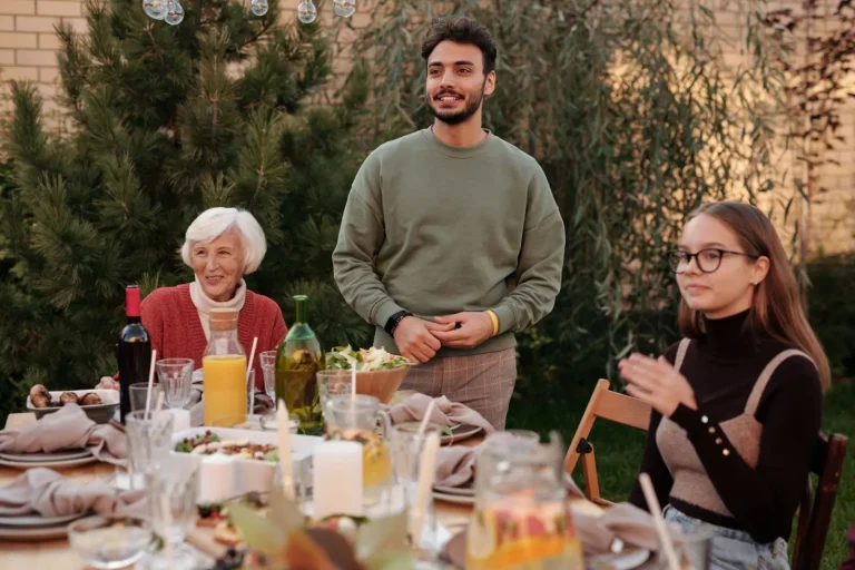 Family Support Networks and Economic Resilience Family Support Networks and Economic Resilience